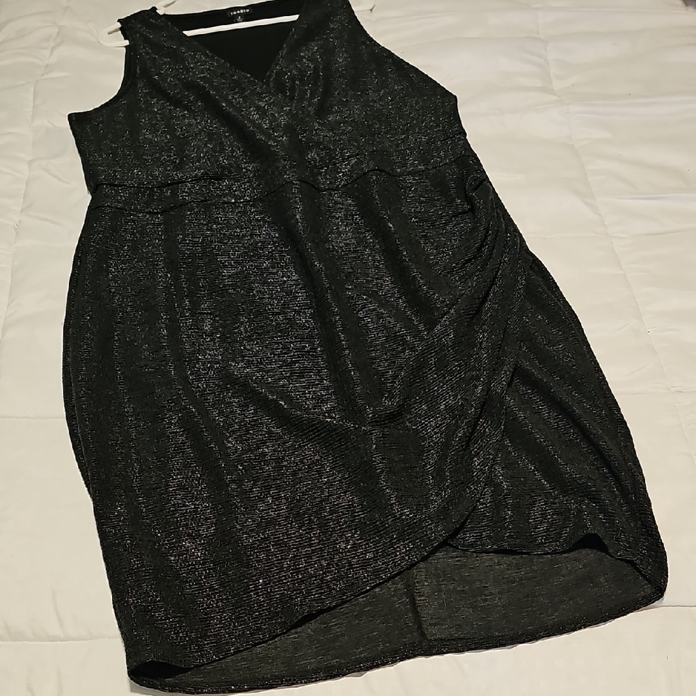 Elegant Black Sleeveless Tulip Dress
